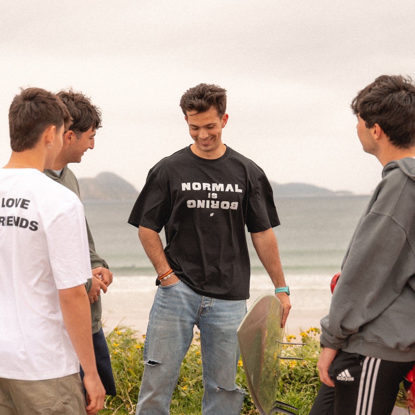 Camiseta Normal Is Boring